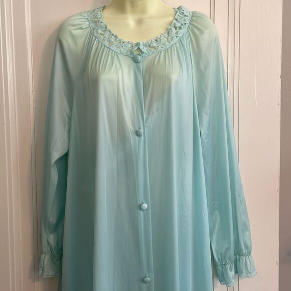 Vtg 60s/70s Vanity Fair light blue nylon long nightgown & robe set with lace - Picture 2 of 13